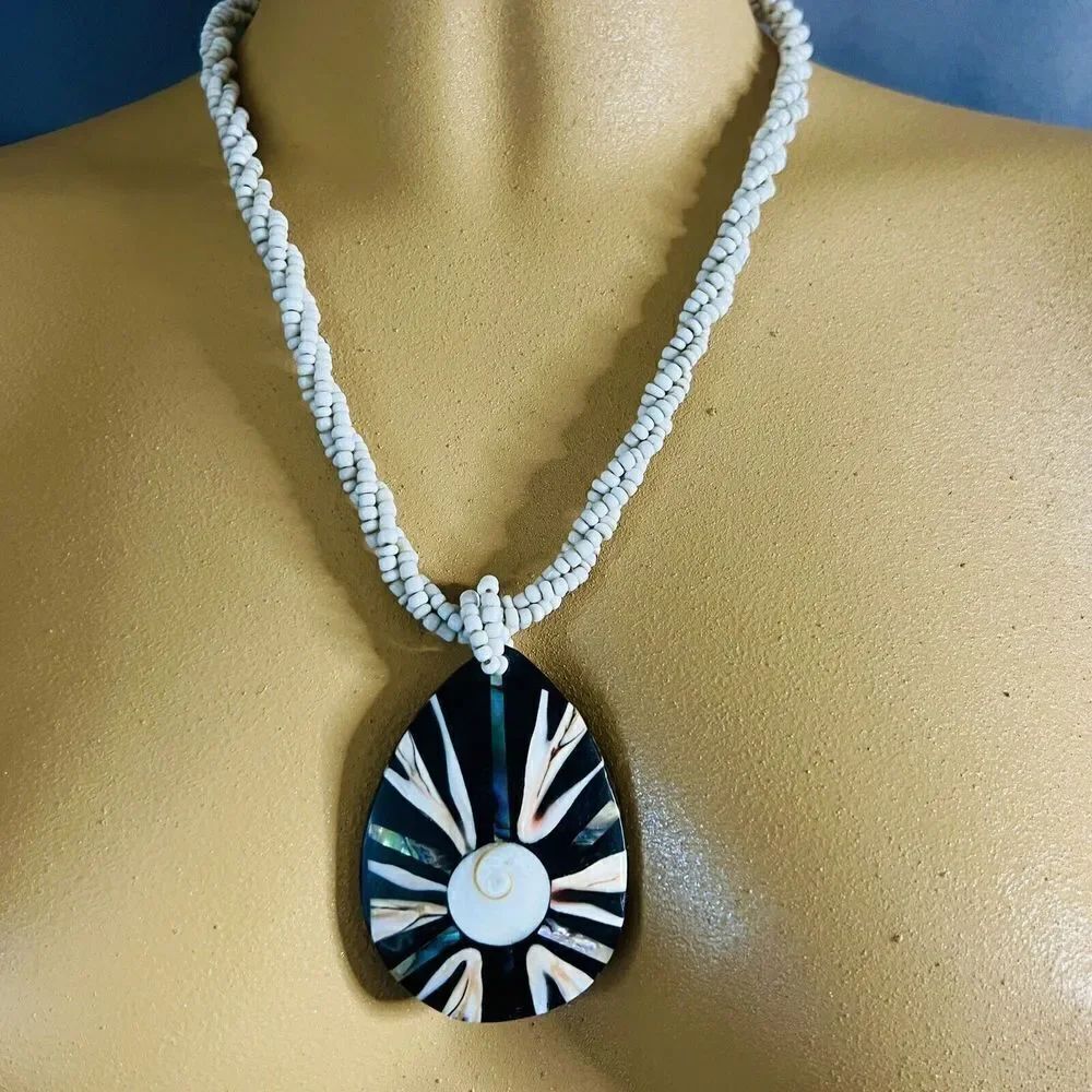 Vintage Necklace Seed Beads Black White Green Shell Inlaid Pendant 4245